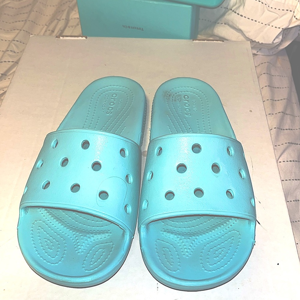 Crocs Aqua slip on slides sandals - sz 7W gently pre owned condition - Picture 6 of 6